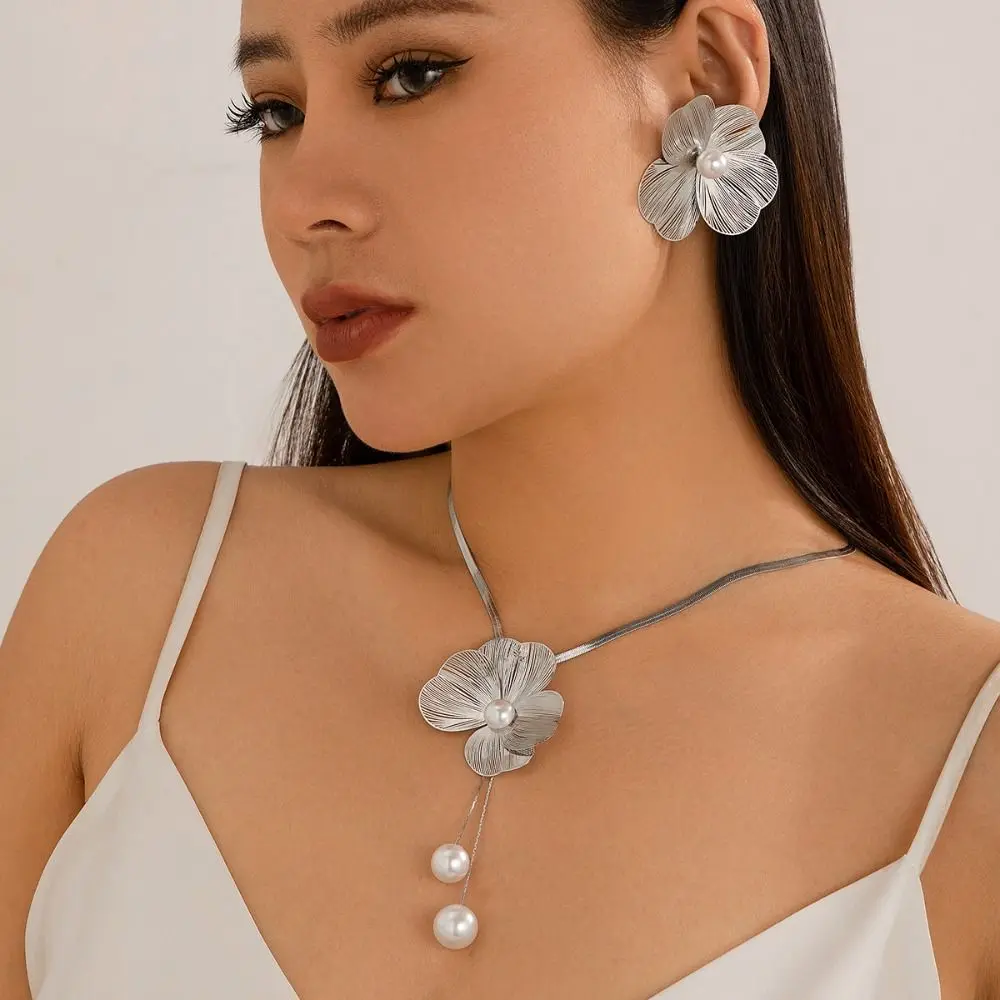 Romantic Hollow Flower Jewelry Set Copper Pearl Pendant Petal Earrings Necklace Suit Elegant Studs Women Jewelry Suit Girls