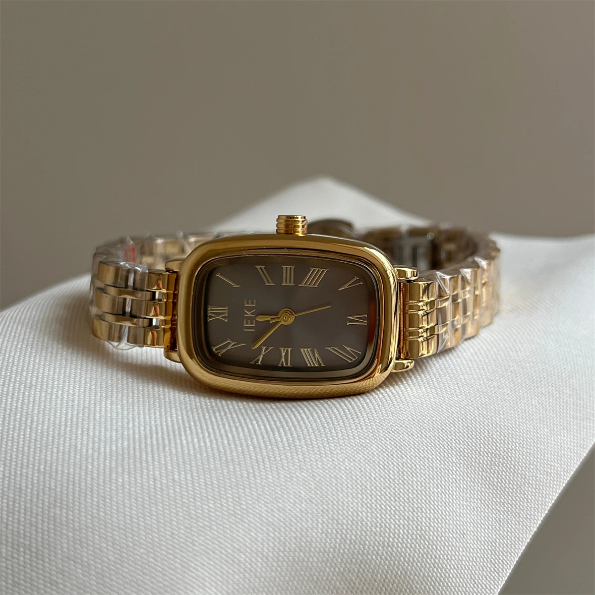 

Retro-Style Luxury Watch For Women, Simple And Elegant Gold Dial, Exquisite Women'S Watch, High-Quality Women'S Watch.