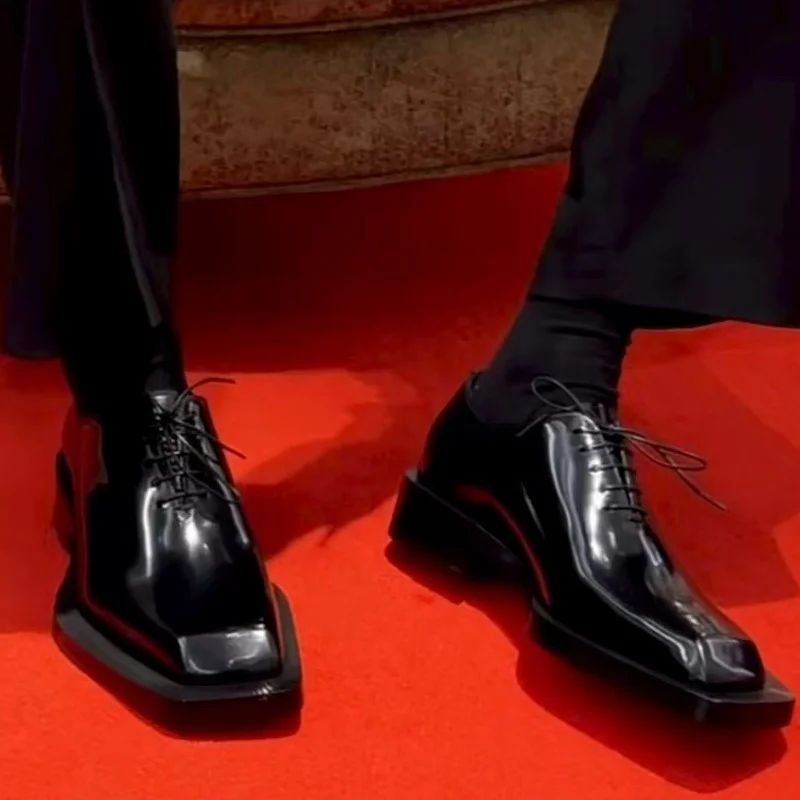 الرجال السود ساحة تو أحذية من الجلد الفاخرة الدانتيل متابعة سميكة سوليد حذاء رسمي 2025 موضة عادية النمط البريطاني أحذية رياضية رسمية #2