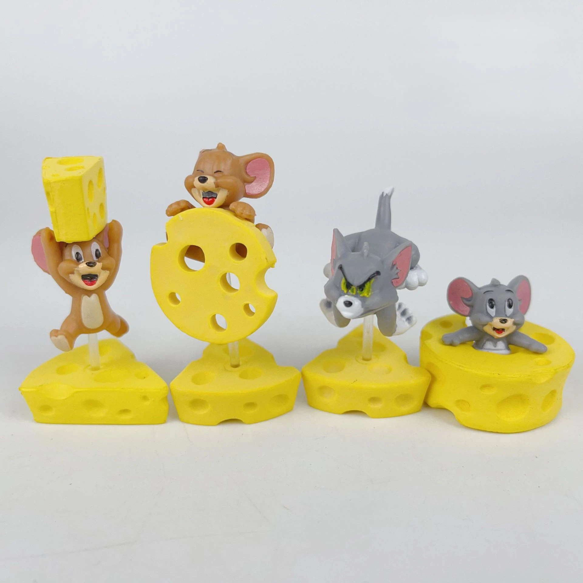 

4 Pcs Cheese Tom and Jerry Cheese Cat and Mouse Food Series Doll Cake Accessories Toys Anime Action Figure