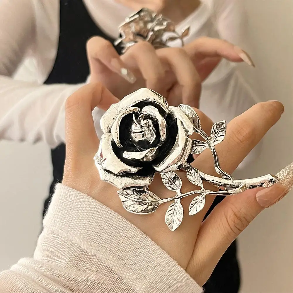 

2024 New Arrival Vintage European Style Metal 3D Rose Flower Ring for Women Exaggerated Double Finger Ring Jewelry