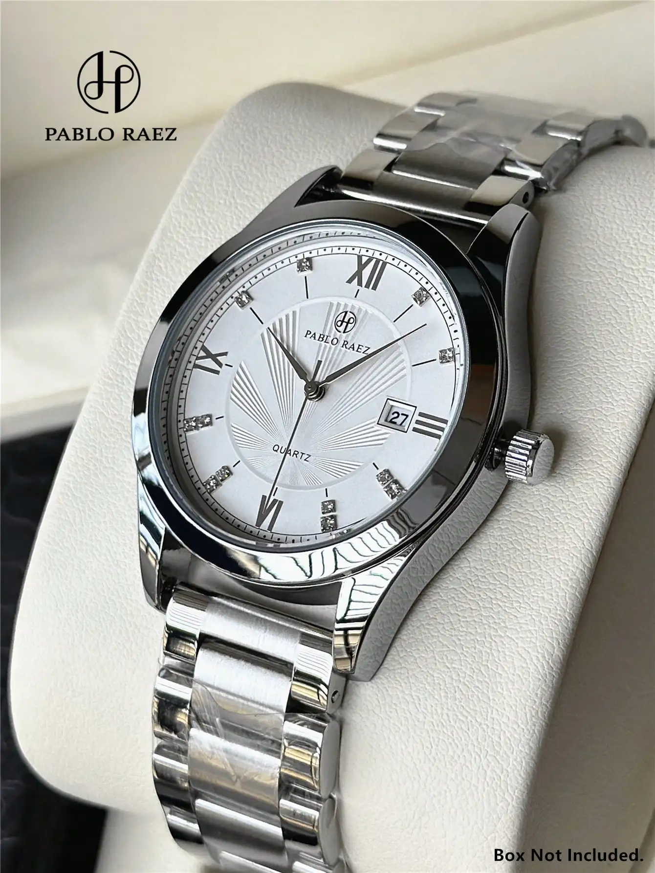 

Мужские кварцевые часы серебристого цвета с римскими цифрами, окошком для отображения даты и ремешком из нержавеющей стали.