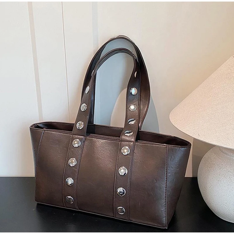 

Vintage Large Capacity Tote Bag Women Winter Fashion Minimalist Shoulder Handbag Rivet Design Leather Casual Commut Underarm Bag