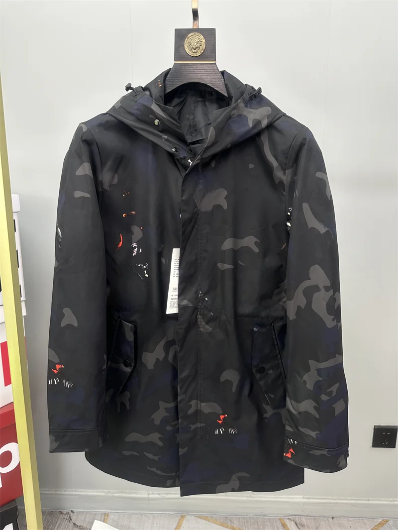 

Faionable Camouflage Men's Long Hooded Jaet Windproof Waterproof All-Match Spring Season Polyester Fiber Zipper Closure