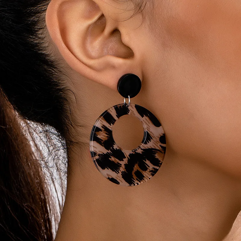 Stylish Personality Earrings Vintage Acrylic Geometric Circle Leopard Print Earrings for Women Are Perfect for Vacation Outings