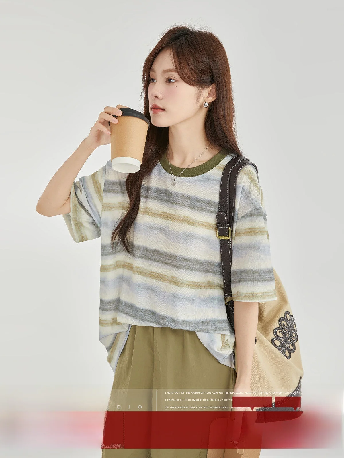 

Mozaic Women's ort Sve T-irt Loose Fit round Ne Striped Design Summer Top Color Blo adient Sle Korean Faion