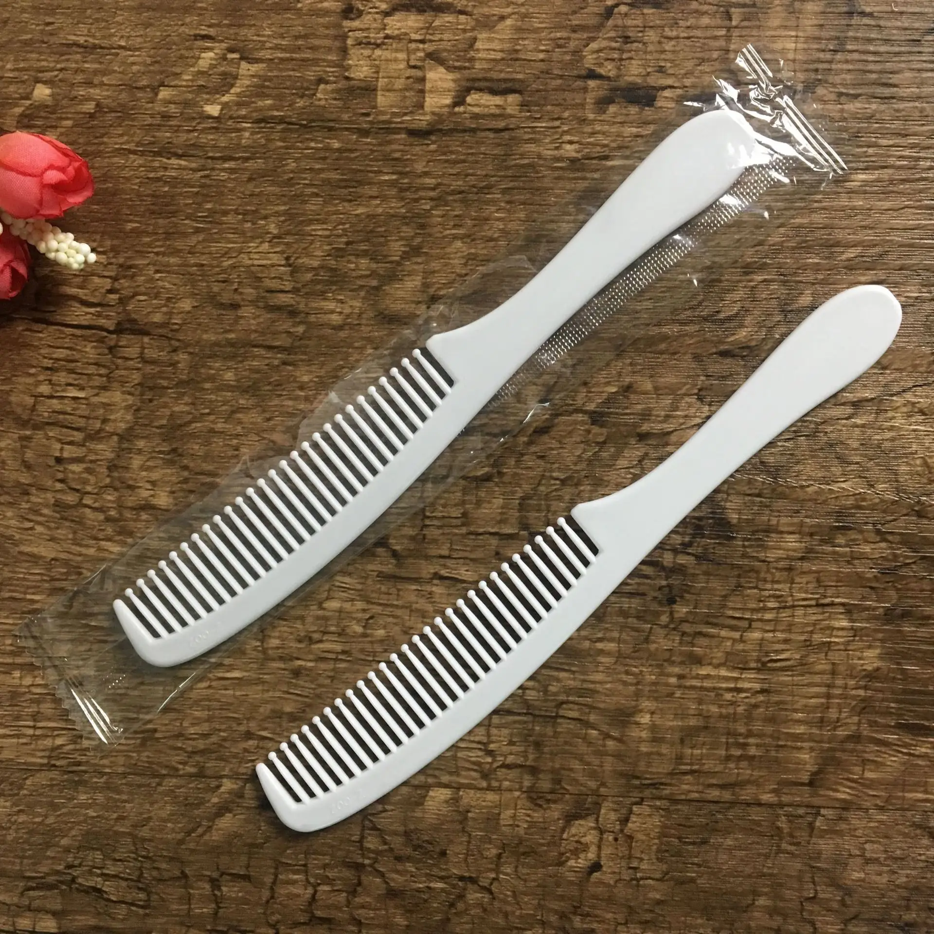 100/50 Einwegkämme, einzeln verpackt, für Reisen und den Einsatz in Hotels, Plastikkamm-Set, geeignet für Reisen, Hotels, Notunterkünfte, Pflegeheime, Wohltätigkeitsorganisationen, Kirchen und verschiedene Einrichtunge – Detail 4