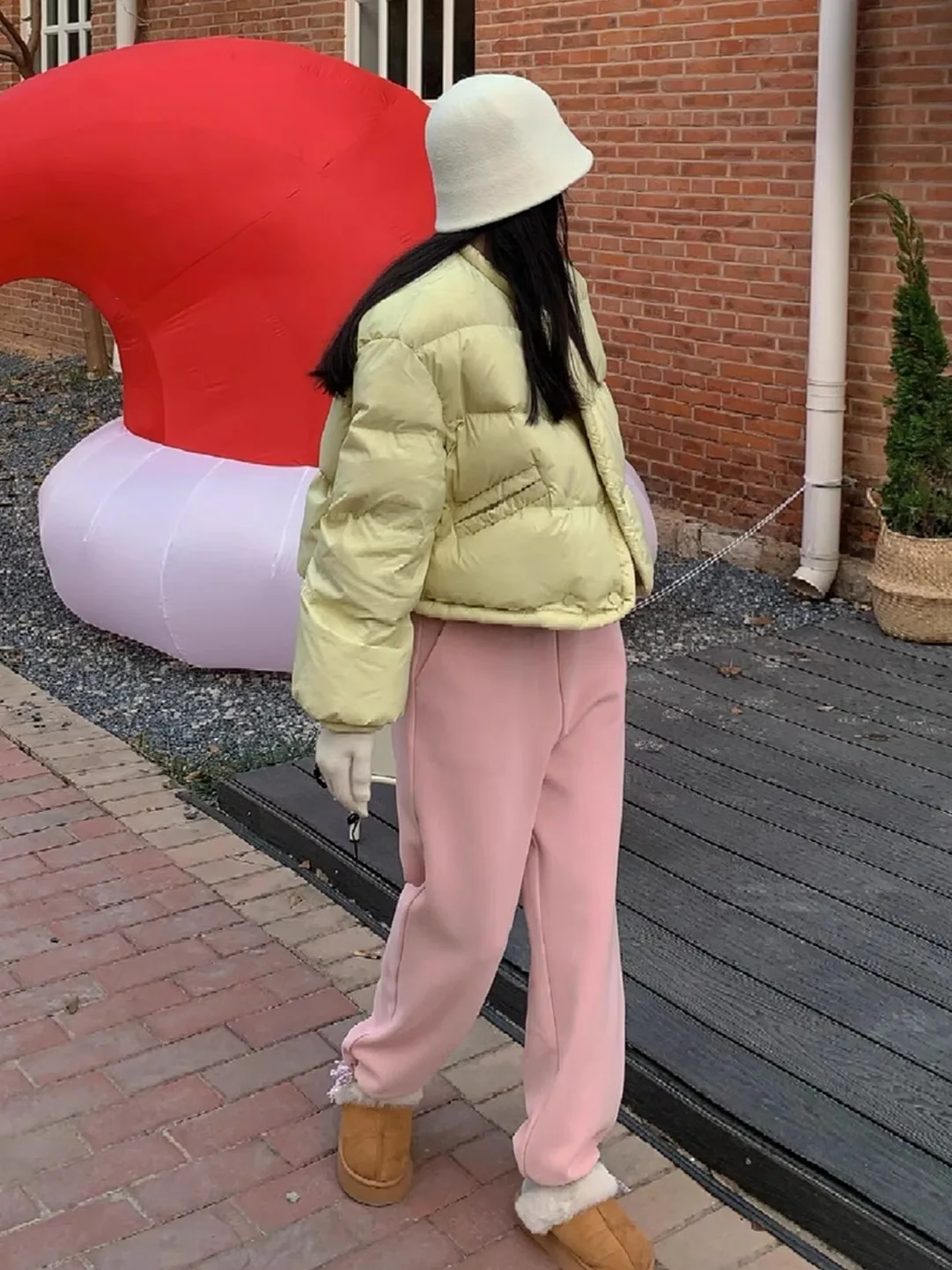 

Теплая хлопковая куртка женская, модная, простая, в стиле «хлебный пуховик», с круглым вырезом, толстая верхняя одежда, зима 2025, корейская версия, свободный крой, удлиненная модель