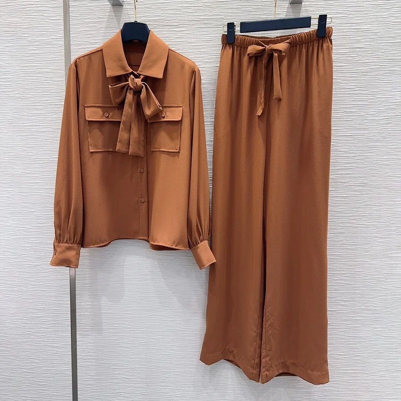 

Высококачественный женский дорожный костюм - рубашка с длинными рукавами из фактурного шелка + комплекты длинных брюк с поясом-бабочкой 25930140