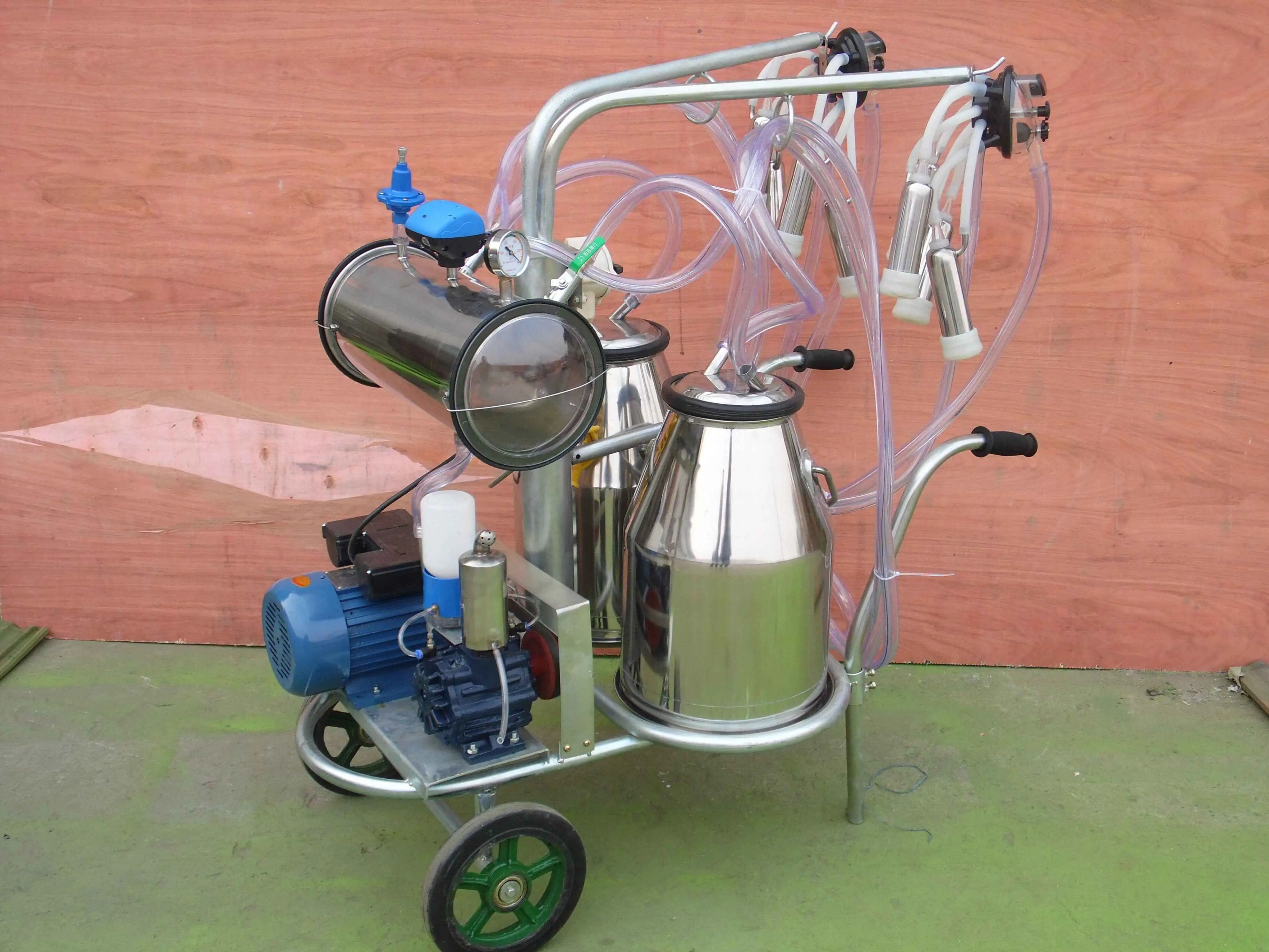 Animal Milk Sucking Machine / Vacuum Pump Double Bucket Cow Milking Machine HJ-CM011VD
