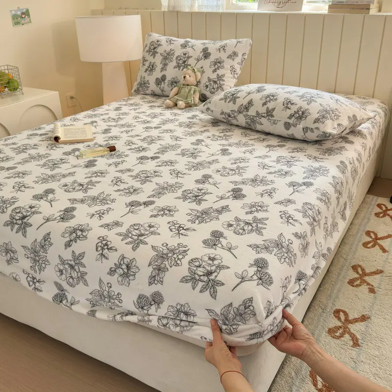 

Milk Fleece Small-print Bed Caps in 2025 Thickening Warming Mattress Covers Winter 360-degree Wrapping with Elastic Bedspread
