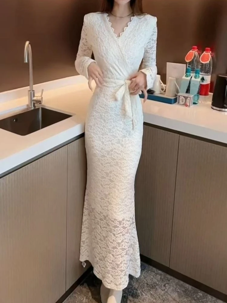 

Новинка зимы 2026: Элегантное женское вечернее платье макси с V-образным вырезом, длинными рукавами и кружевом, облегающее фигуру ​