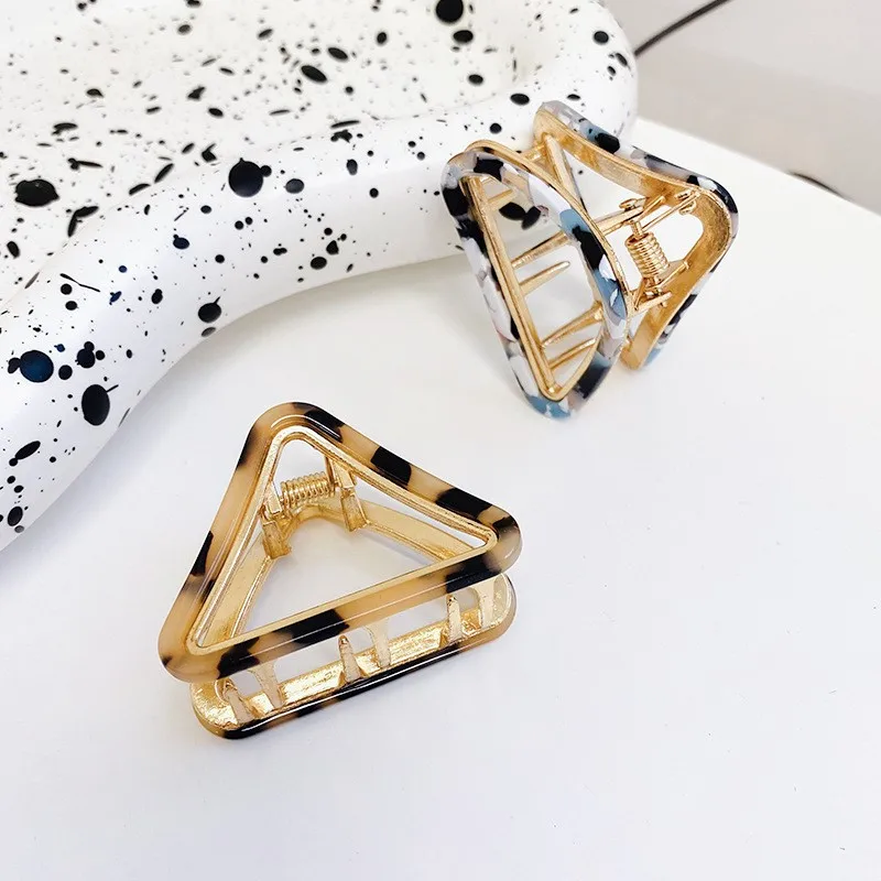 New Fashion Korean Ladies Hair Accessories Elegant Triangle Hair Clip Claw Medium Acetate Plate Hair Claw