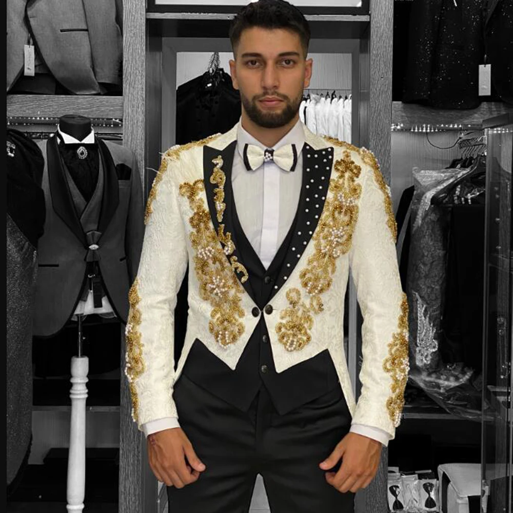 

Luxury Men Suits For Wedding Black Peaked Lapel Floral Jacket Vest Pants 3 Pieces Groom Tuxedos Custom Male Fashion Prom Dress