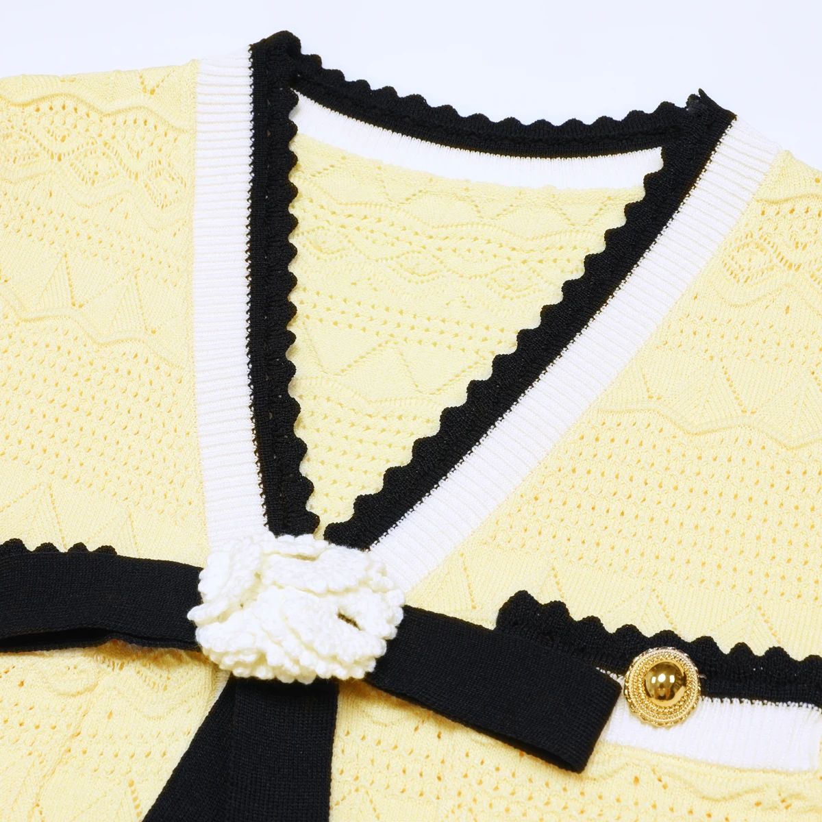 26253 New Spring Summer Knitted Two Piece Set V‑Neck Short Sleeve Top Half Skirt Belt Flower Slim Women Commuter Casual Suit