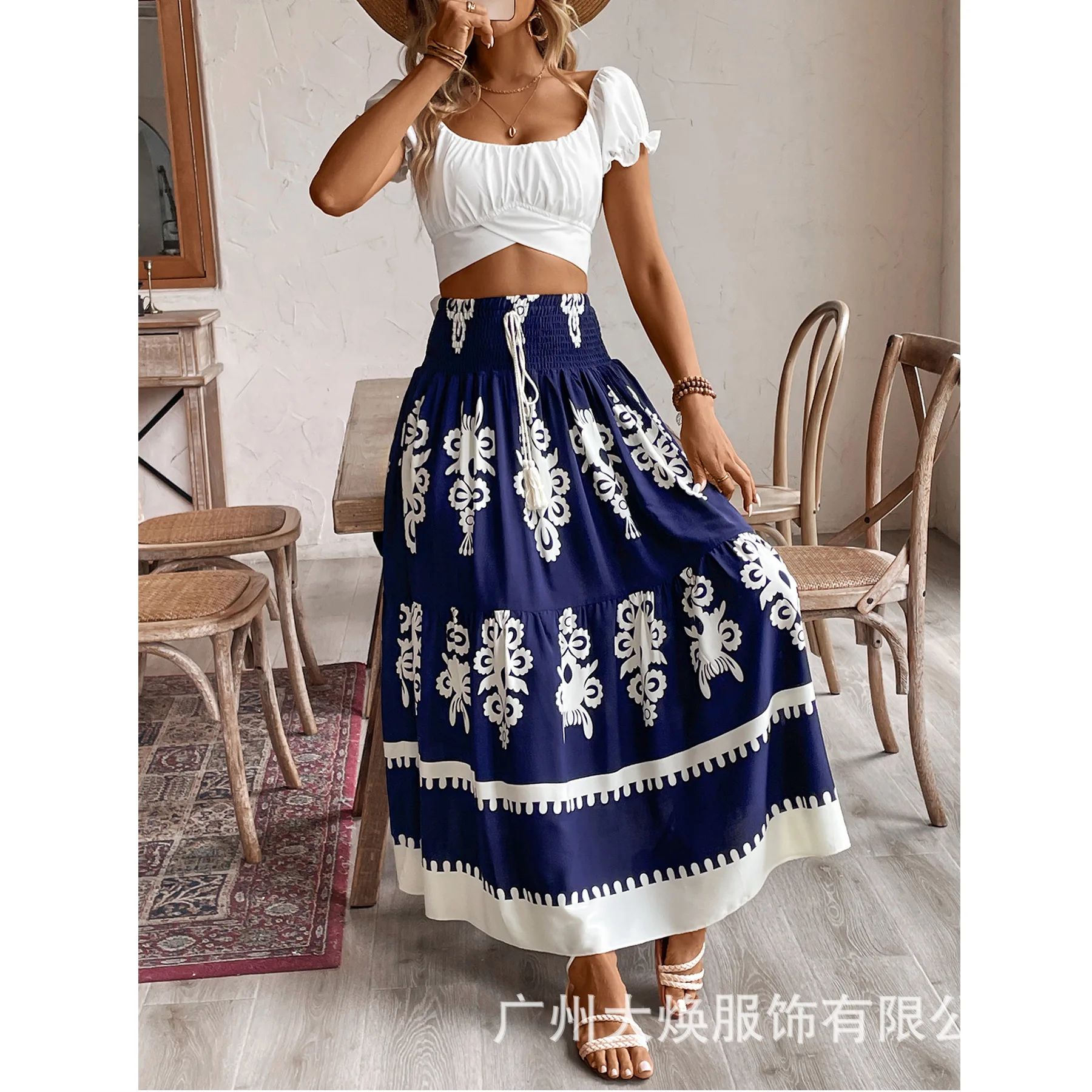 Ladies' fashionable casual commuting versatile ethnic style positioning printed waist and head hugging skirt