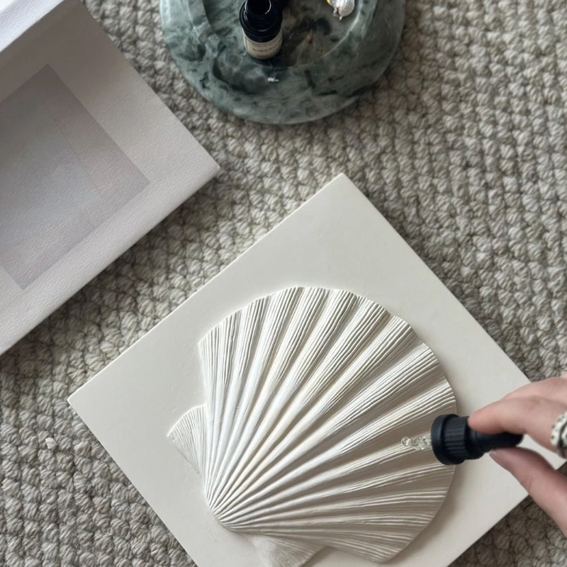 Modern Plaster Ornament Wall Art for Coffee Shop Bedroom Shelf Decoration Beauty Salon Display Sculpture Figurine
