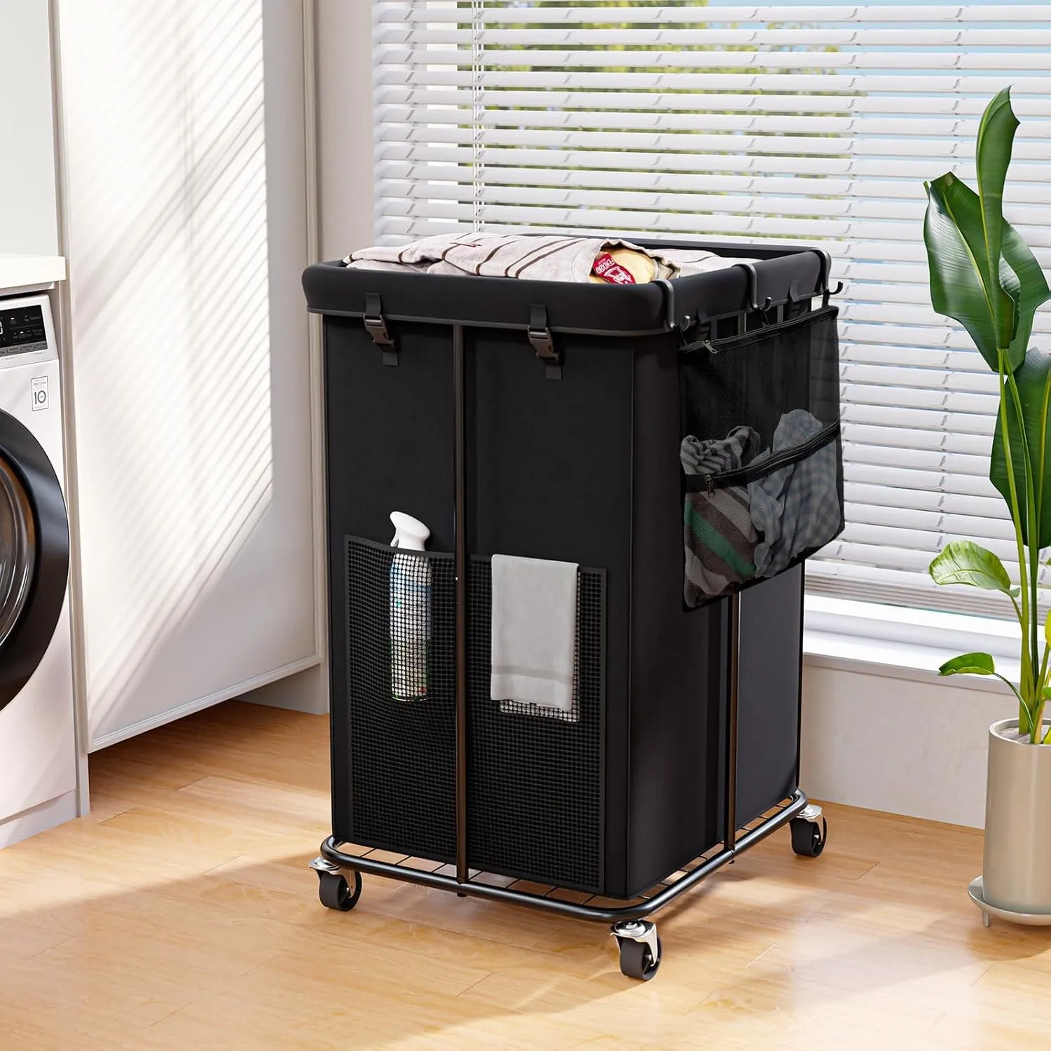 

Roller laundry basket with detachable bags