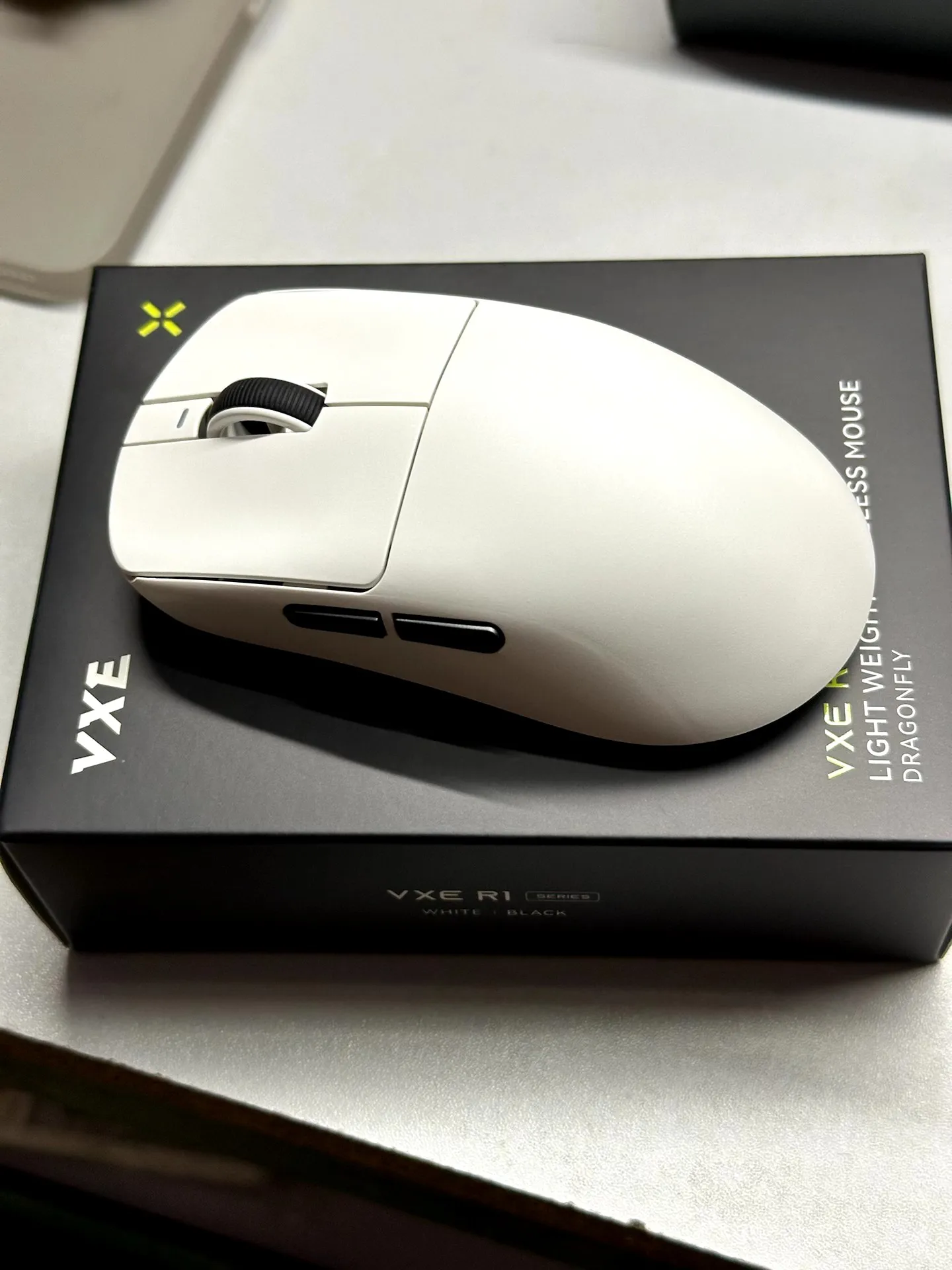 Imagem -05 - Vgn Vxe Dragonfly r1 Pro Max s Mouse sem Fio Paw3395 Mouse de Longa Resistência sem Furo Leve e Ergonômico para Jogos Esports