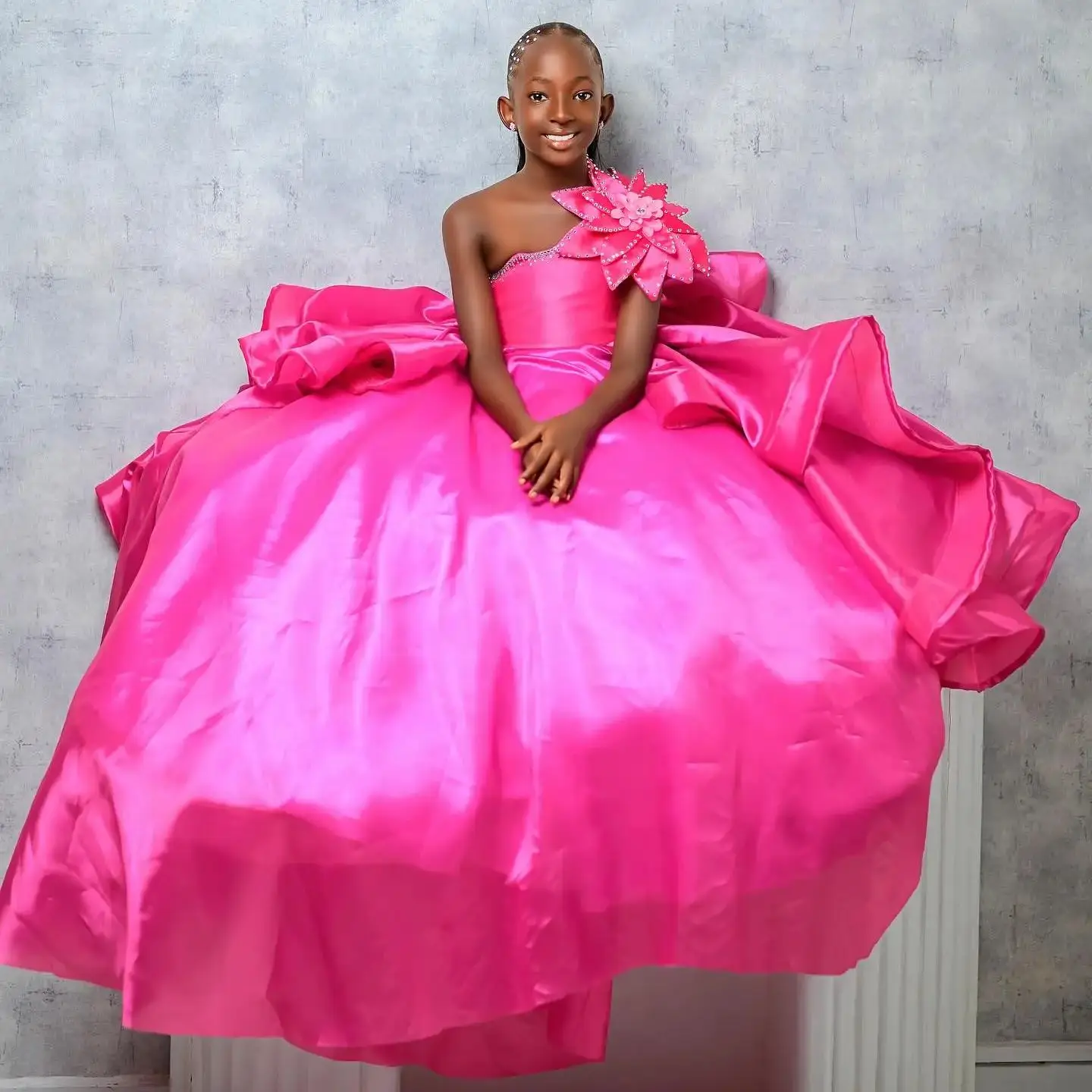 فستان فتاة الزهور بكتف واحد للفتيات لحفلات أعياد الميلاد مكشكش لحفلات الزفاف فستان الأميرة المخصص لالتقاط الصور