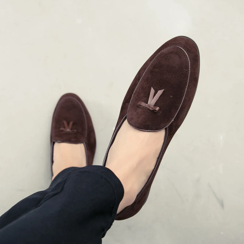 

Модная мужская повседневная обувь из натуральной замши, мужские классические лоферы с кисточками в британском стиле, мокасины, мужские уличные туфли на плоской подошве для вождения