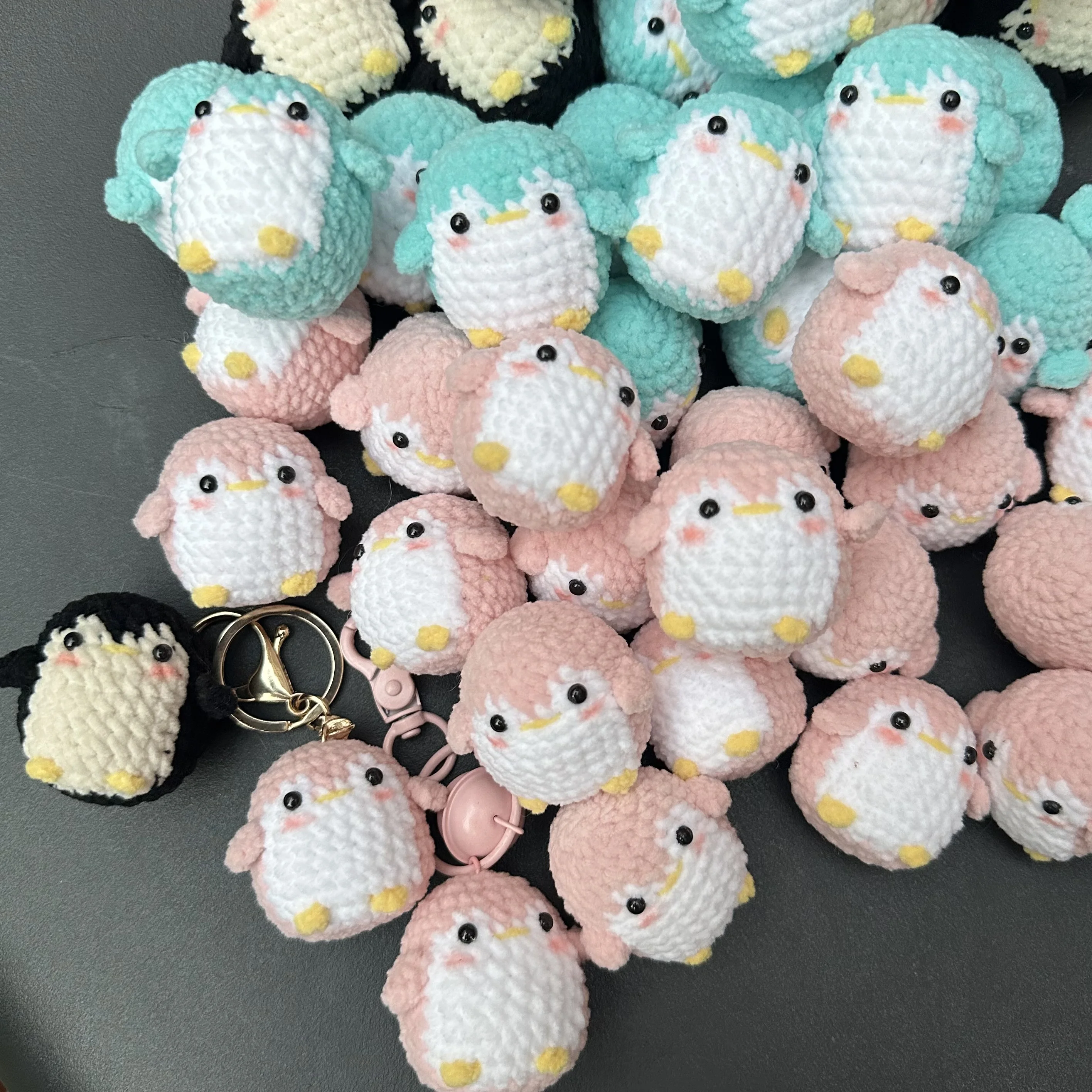 Llavero de ganchillo con muñeco de pingüino de lana de algodón, creativo, hecho a mano, hecho a mano, venta al por mayor, colgante para bolso tejido, llaveros de coche al por mayor