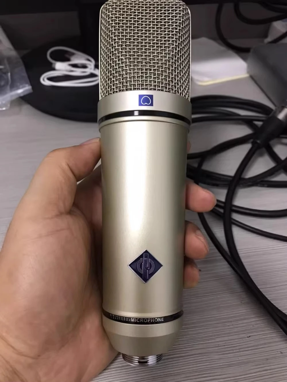 DIYU87 Large-Diaphragm Condenser Microphone Is a 48V Microphone for Live Recording, Studio Recording, and Audio Novel Recording