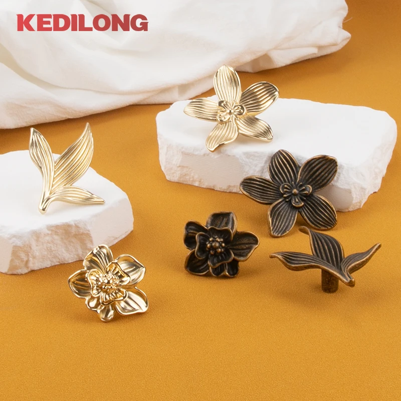 KEDLO moderner minimalistischer blumenförmiger Zinklegierungsgriff für Küchenschränke, goldener Knopf, Schubladengriff in antikem Messing. – Detail 6