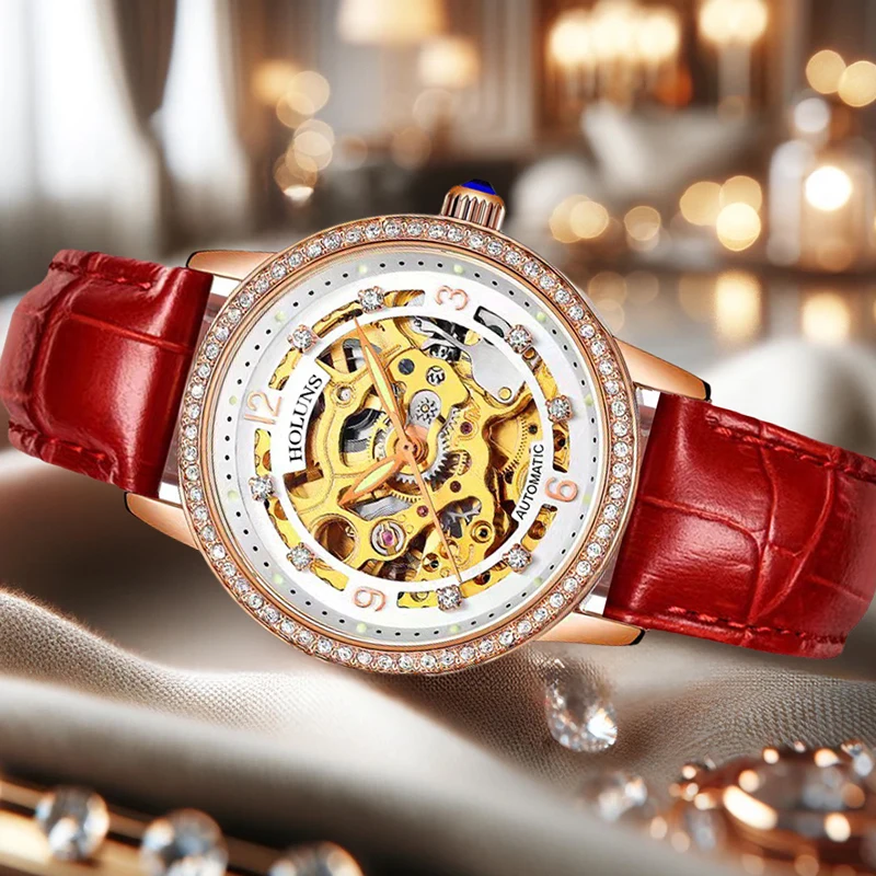 

Модные женские часы в корейском стиле с корпусом из розового золота, красным ремешком из искусственной кожи и стразами.