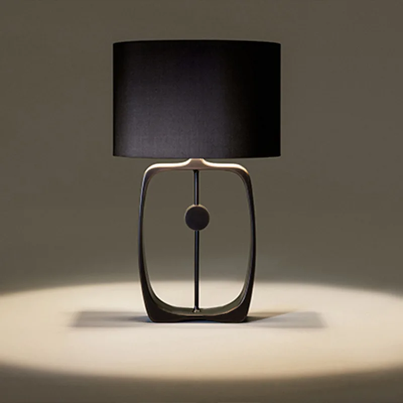

Легкая роскошная настольная лампа, модель отеля, комната, творческая личность, современная простая прикроватная лампа для спальни, декоративная лампа для кабинета