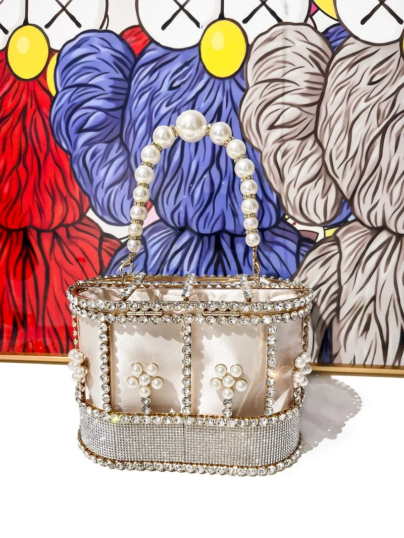 new style Flowers Diamonds Banquet Hand-held crossbody bag