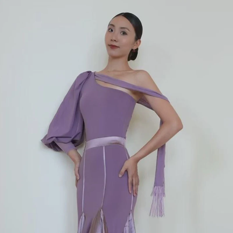Neue Ballroom Dance Tops Frauen Schräg Schulter Laterne Ärmeln Lila Schwarz Trikots Latin Walzer Dance Performance Kleidung BL18286