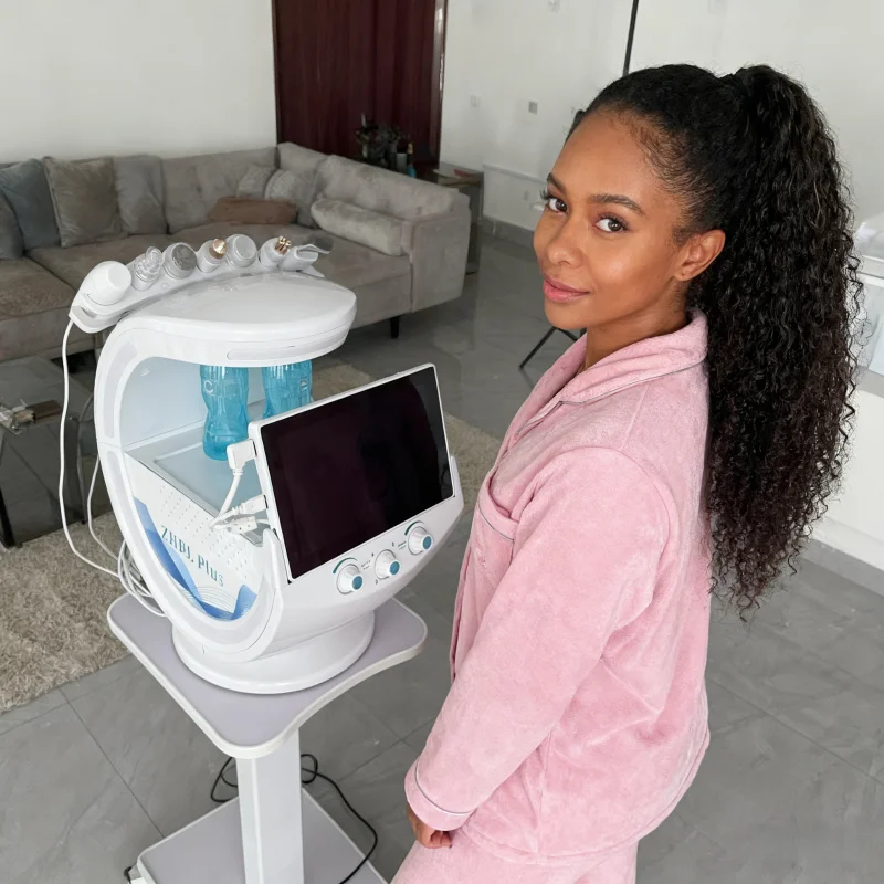 أحدث آلة تحليل الجلد الزرقاء الجليدية الذكية 7 في 1 آلة الفقاعات الكهربائية آلة التجميل الذكية هيدرا آيس بلو