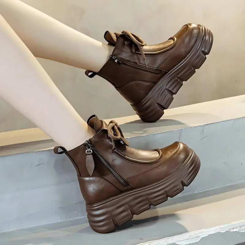 

Женские короткие сапоги 2026 года, новинка зимнего сезона, с толстым велюром, хит продаж в интернете, на толстой подошве.