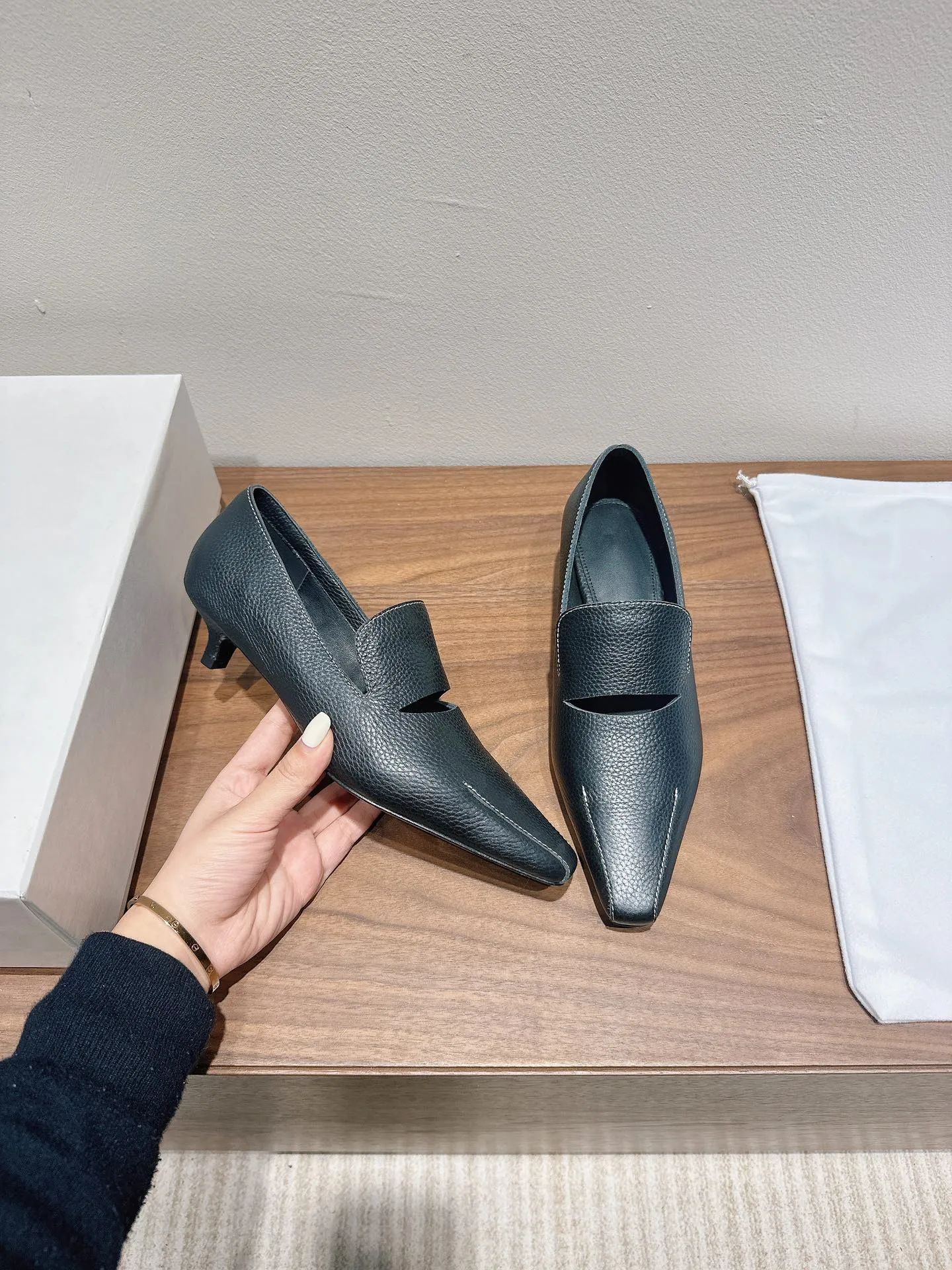 Luxury Totem* Brands Shoes For Women Simple Solid Color Design Genuine Leather Low Heeled Shoes Causal Slip On Top-quality Shoes