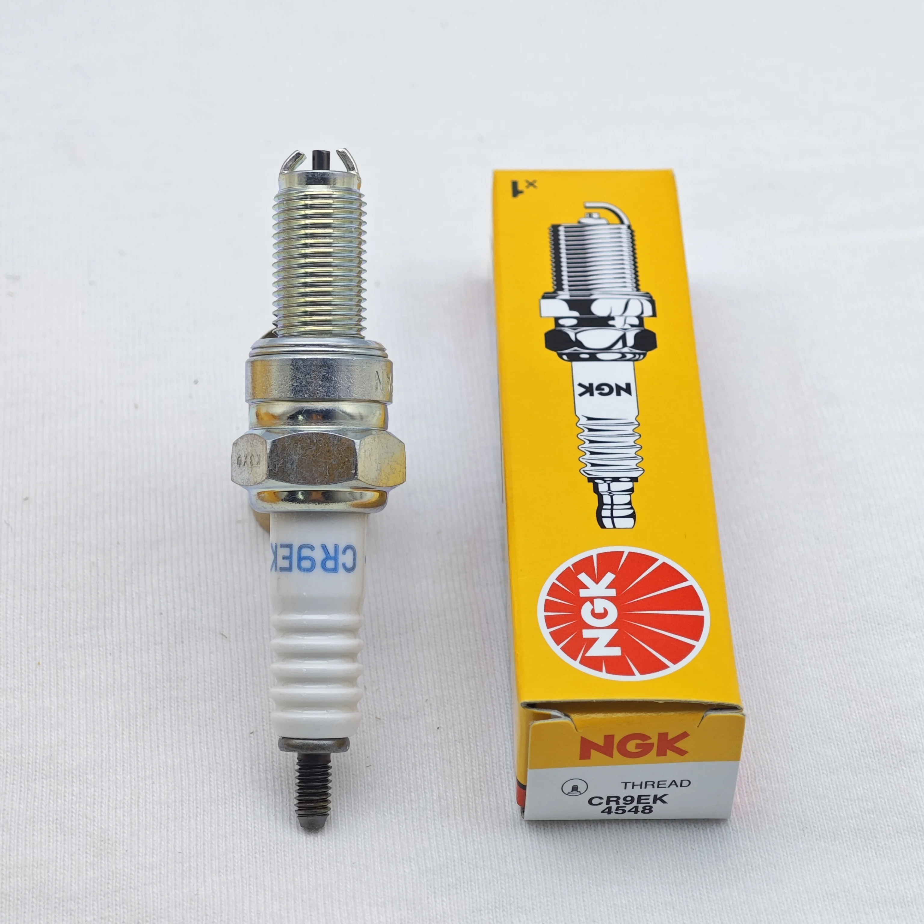 1pcs Original NGK Spark Plug CR9EK #4548 For Huanglong 600 Kawasaki ZRX400 West Wind Stimulus Bandit XJR400 Night Cat 150