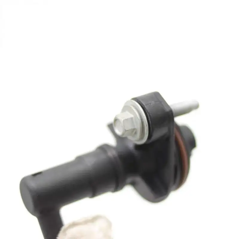 SAIC Maxus G50 Valve Cover PCV Valve / Crankcase Breather Check Valve