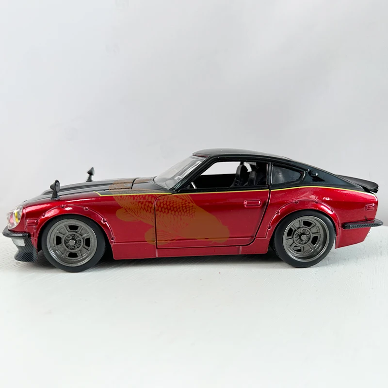 JADA 1:24 분노의 질주 1972 다츠운 240Z 다이캐스트 모델 - 광택 레드와 블랙 악센트 JD34916