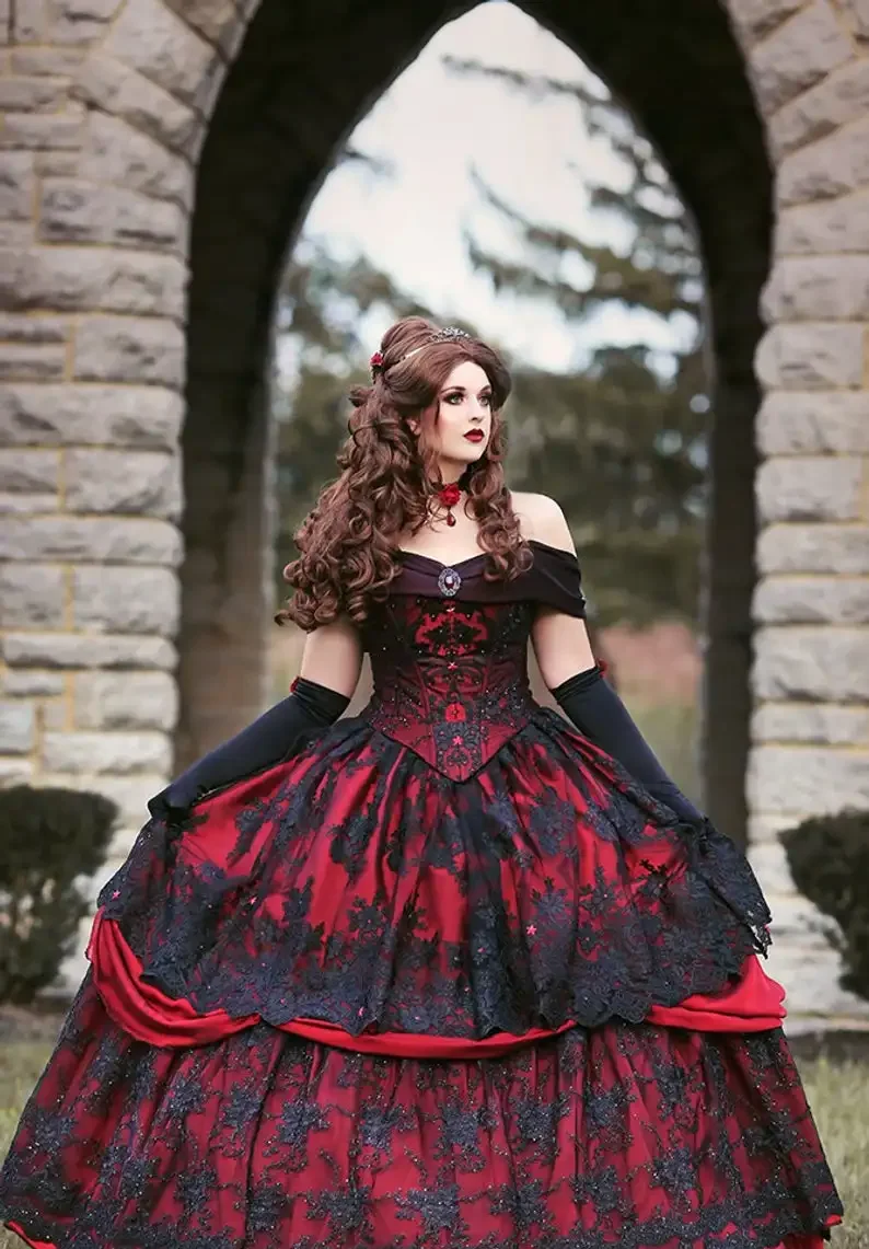 Gothic Belle Red Black Lace Wedding Gown Vintage Lace-up Corset Strapless Tiered Beauty Plus Size Customized Bridal Gown