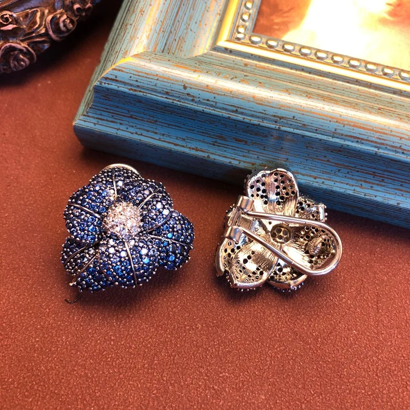 joyeria-versatil-y-disenable-material-de-cobre-pendientes-de-circonita-con-flores-joyeria-versatil-tridimensional