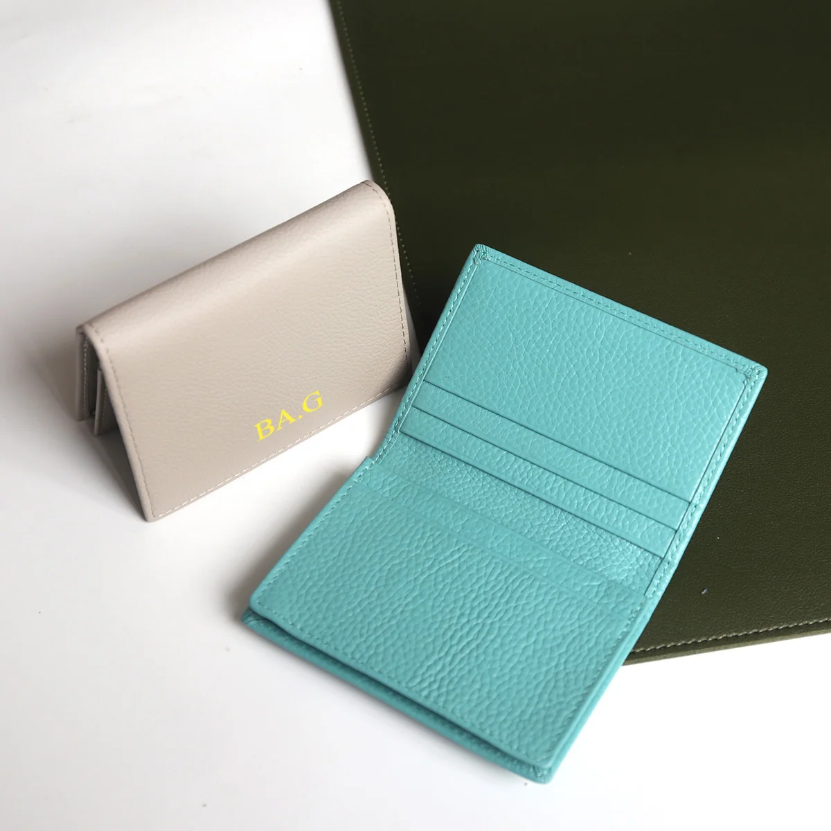 Lederen Visitekaarthouder Luxe Letters Graveren Logo Koeienhuid Card Case Japan Personaliseer Mini Portemonnee Voor Mannen Vrouwen