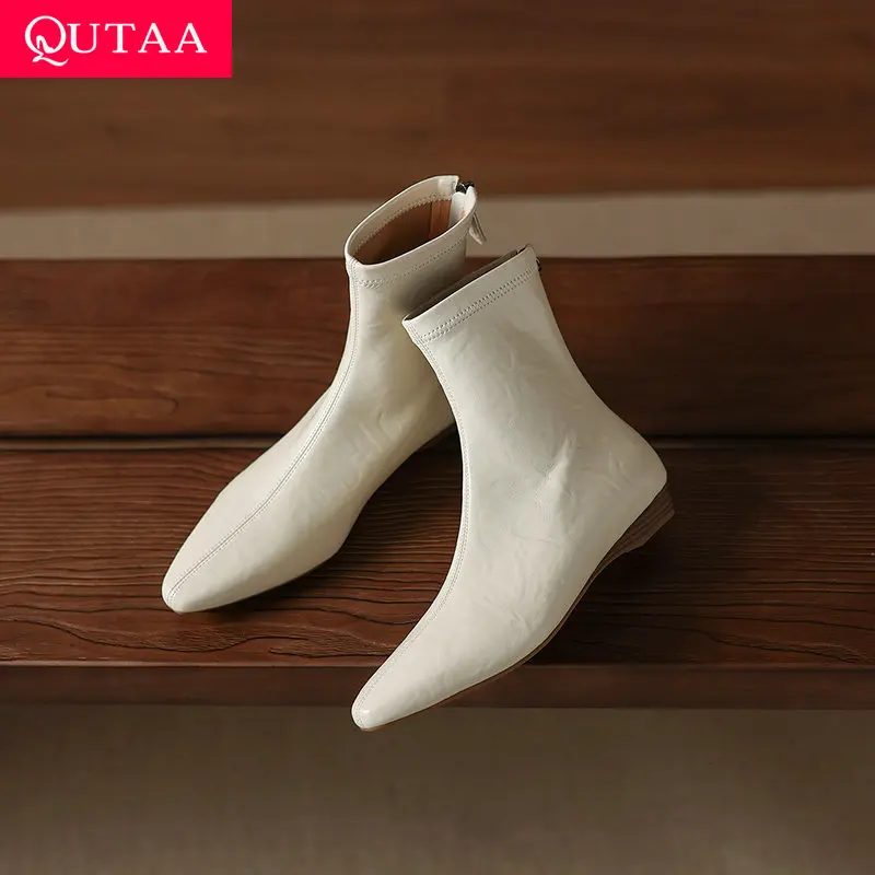 

QUTAA 2026, модные женские ботильоны, зимняя обувь, осенние полусапожки из микрофибры на танкетке и молнии, мотоциклетные короткие ботинки с круглым носком, размеры 34-40