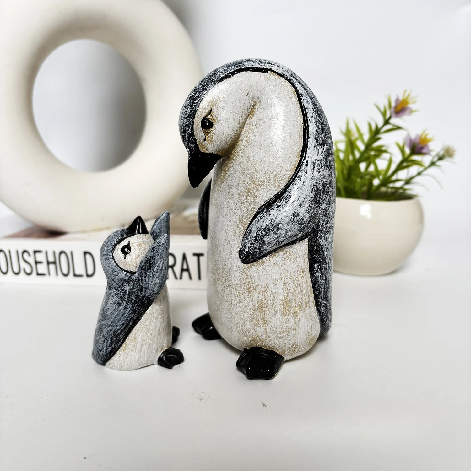 Animal Ornament Cute Parent Child Penguin Resin Statue Desktop Decor Creative Craft Ornament for Living Room Bedroom Decoration