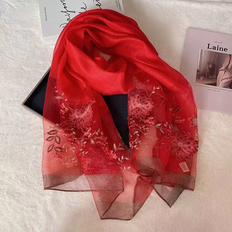 女性のエスニックスタイルの刺繍シルクスカーフ春夏の新しいファッショナブルな多用途薄いショール装飾的で暖かいスカーフ