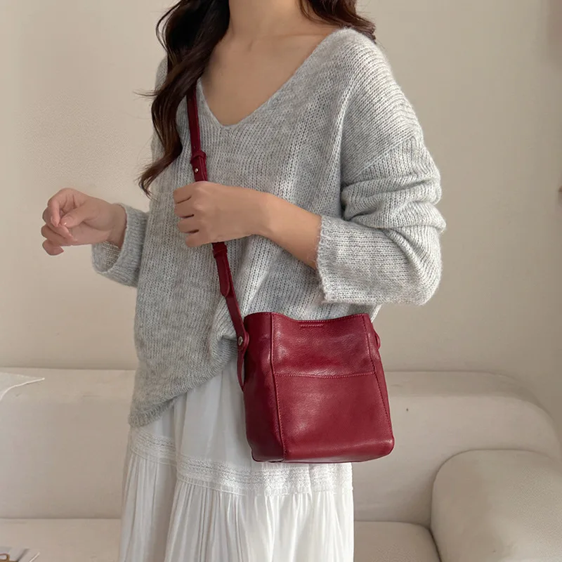 

Women's Small Bucket Bag with Vegetable-Tanned Leather Vintage Crossbody Shoulder Top Handle Premium Handbag