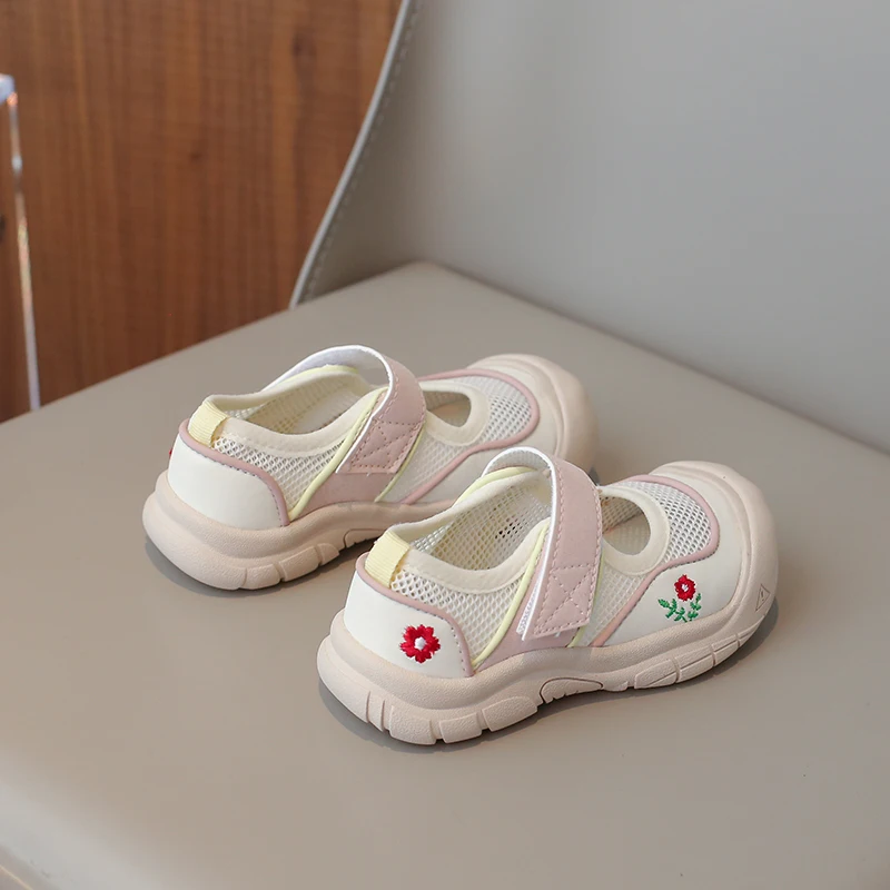 Zapatos Deportivos versátiles para niños y niñas, zapatillas con bordado de flores, con gancho y bucle, a la moda, para verano, novedad de 2024