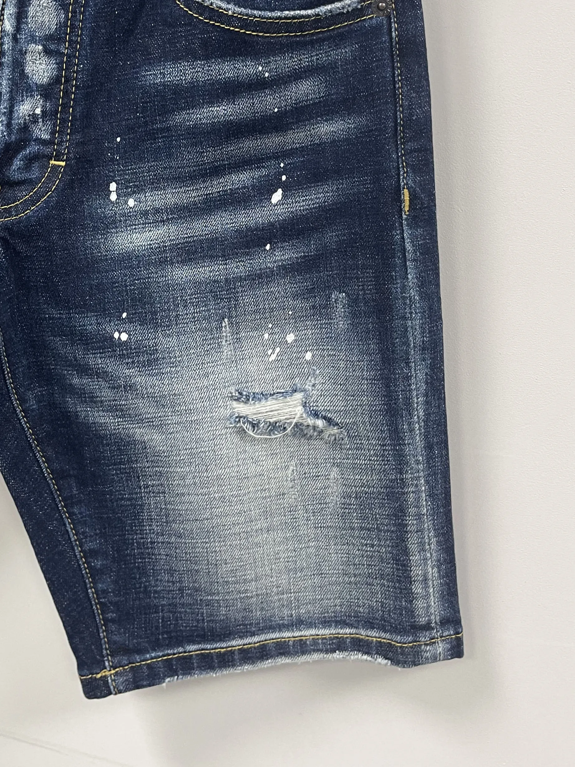 2024 Spring/Summer New D2 Jeans Trendy Men's Washed Worn Hole Patches Painted Slim Fit Micro Elastic denim shorts Men's