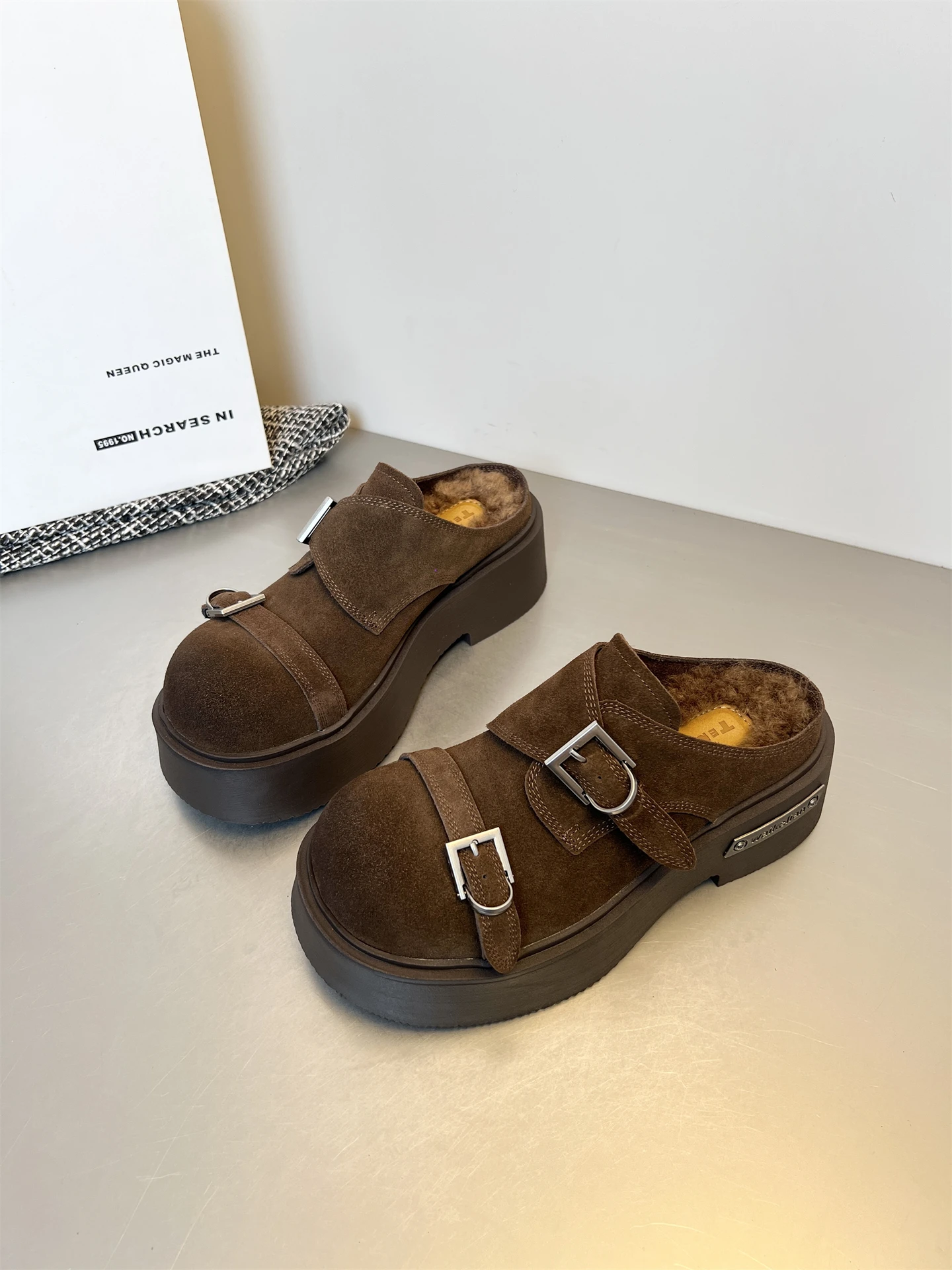 European Frosted Cowhide Platform Closed-Toe Slippers 2025 New Style with Lamb Wool and Leather Buckle Bikenstock-Inspired Mules