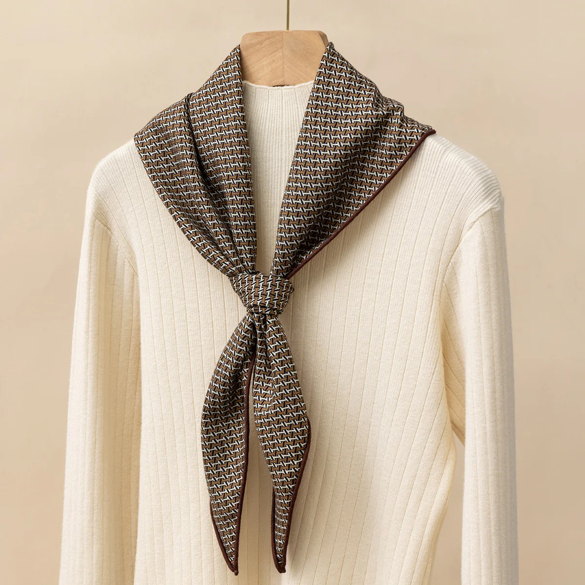 

Rhombus Shape Silk Wool Scarf Women Neck Shawls Rollerd Edges Shawls Winter Luxury Scarves Mother Lover Gift