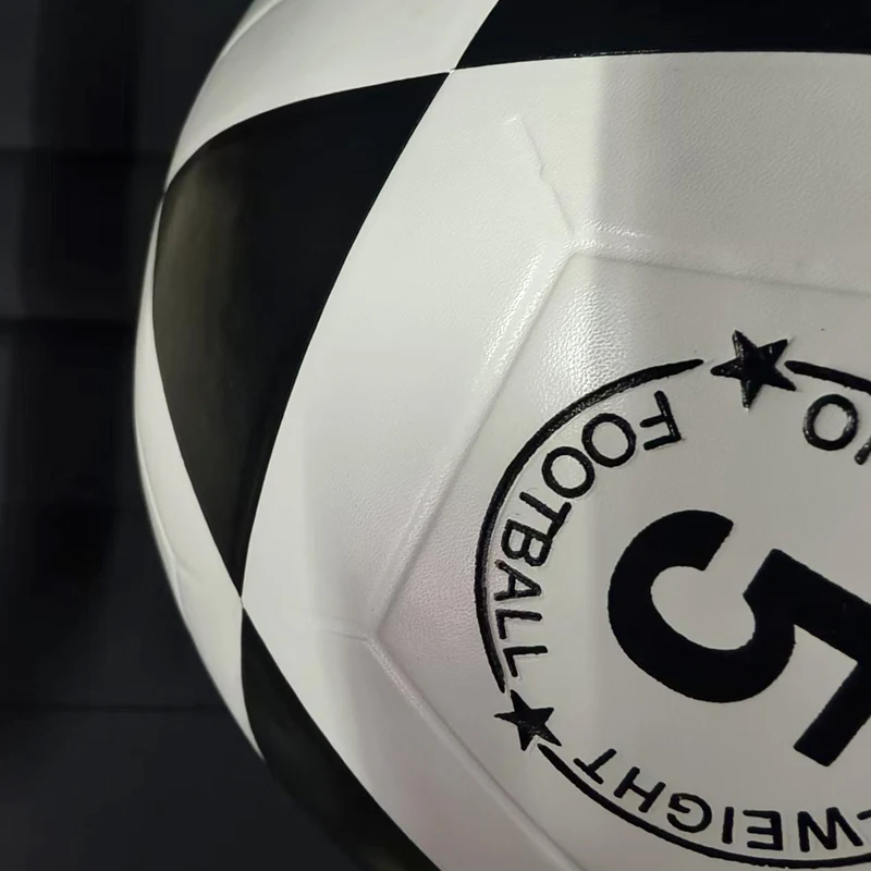 Рисунок 4 - Футбольные мячи стандартного размера 5